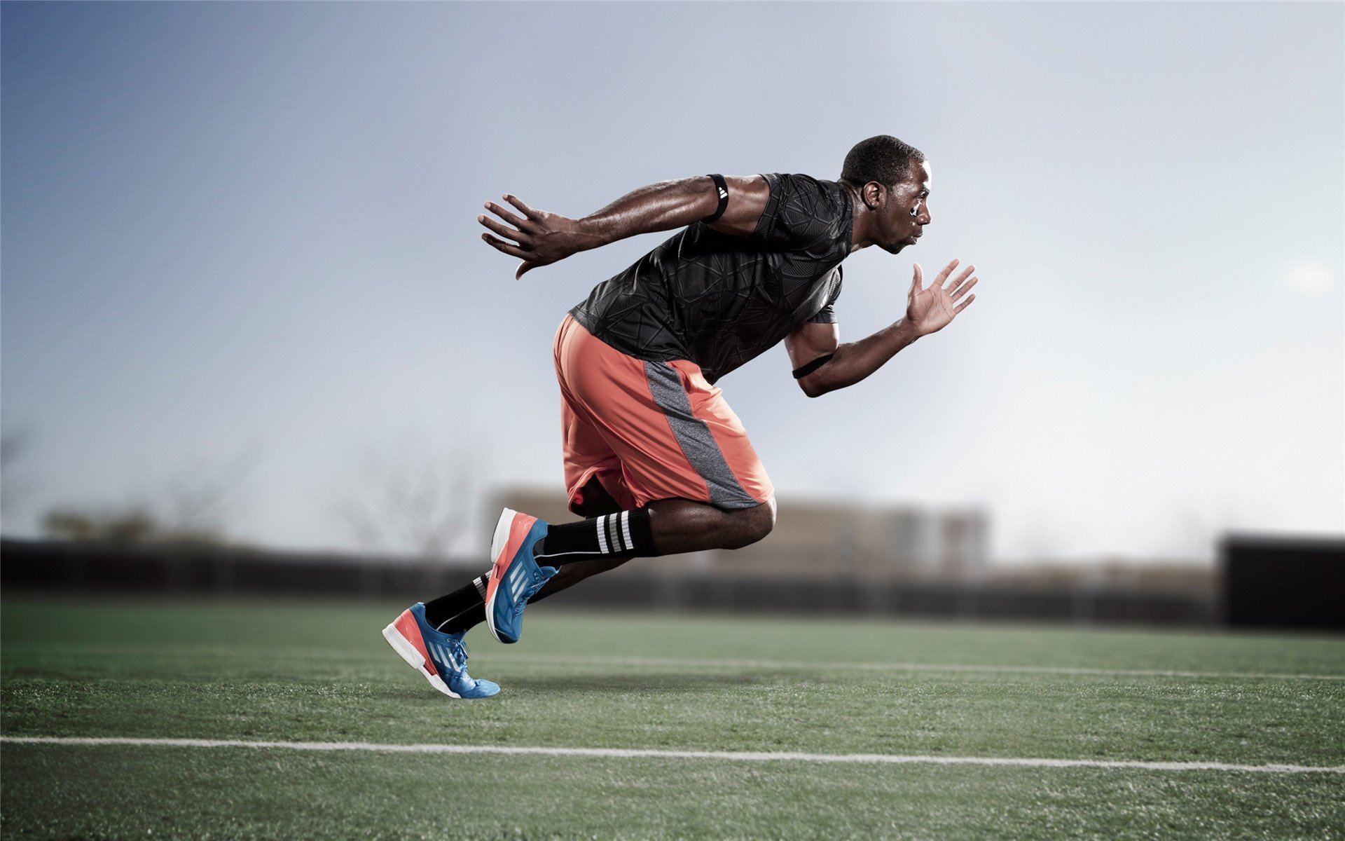 爱游戏-阿什拉夫，一道撕裂防线的闪电，照亮南非与巴拉圭的战术暗夜